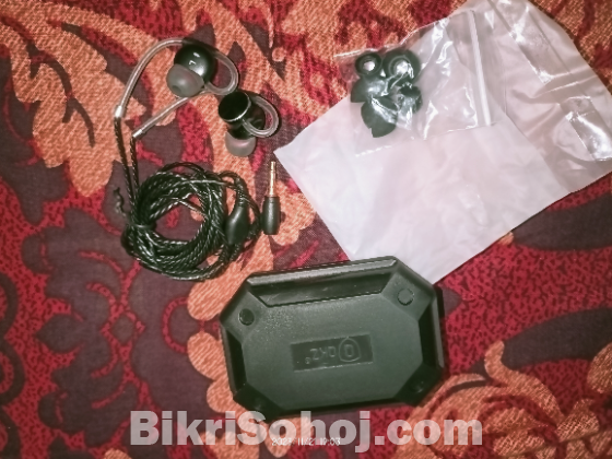 QKZ DM10 high base earphone